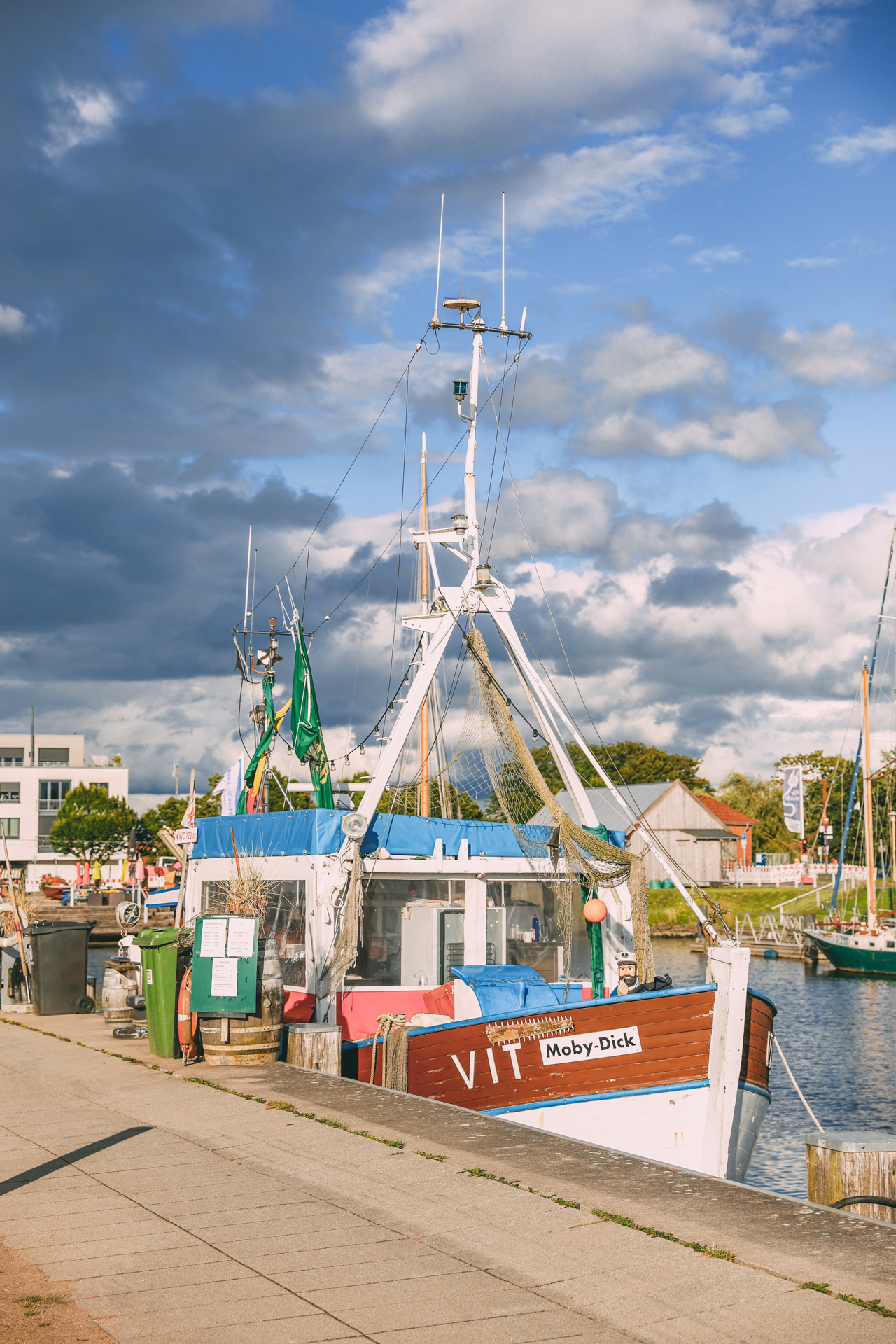 Schiff im Hafen von Glückstadt