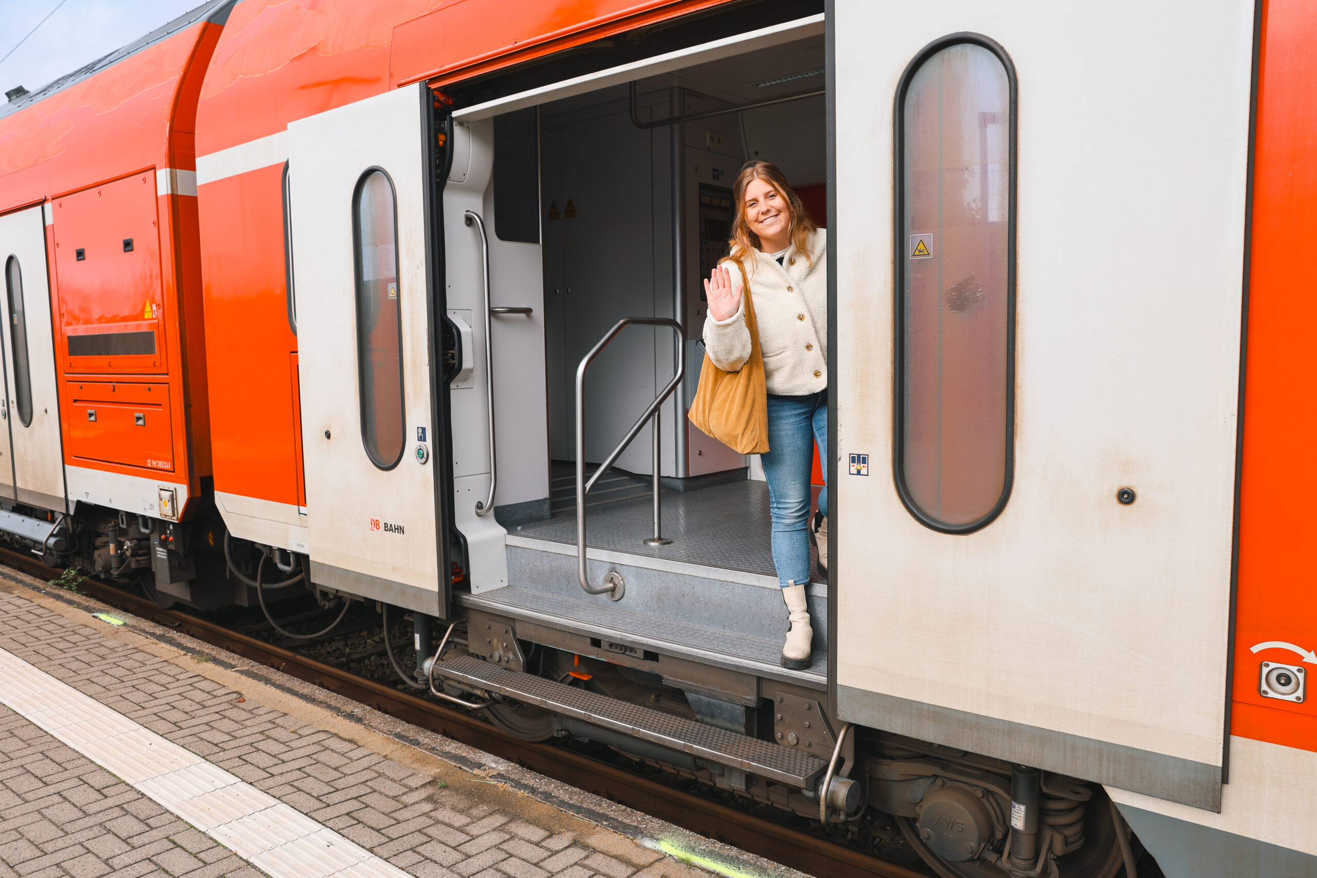 Maya im Zug der DB Regio SH