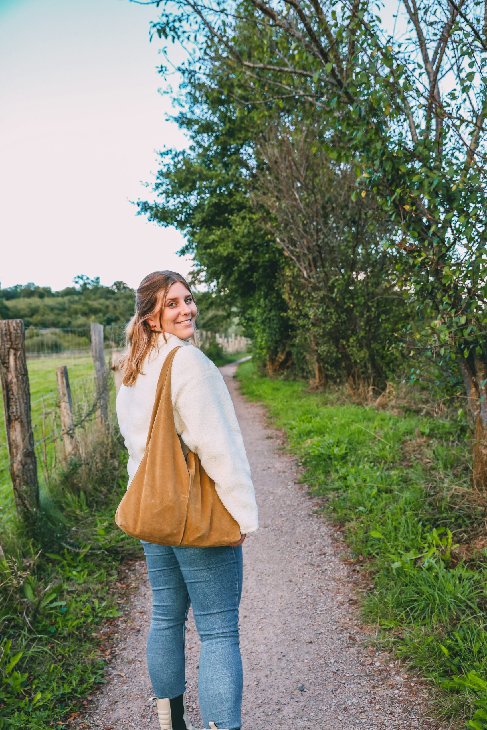 Maya auf dem Travewanderweg als Tipp für einen Ausflug nach Bad Oldesloe