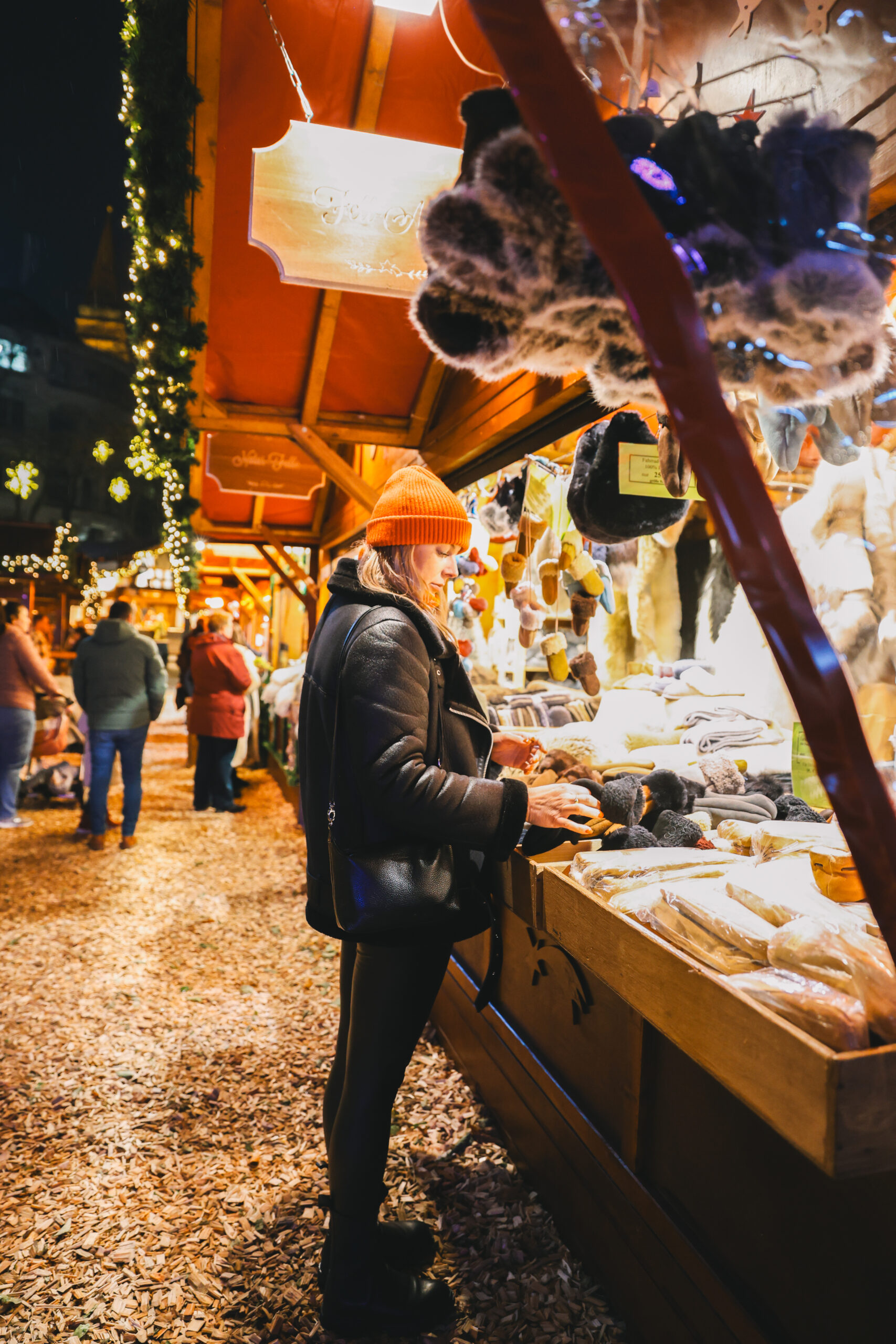 Kathrin stöbert über den Weihnachtsmarkt auf dem Asmus-Bremer-Platz